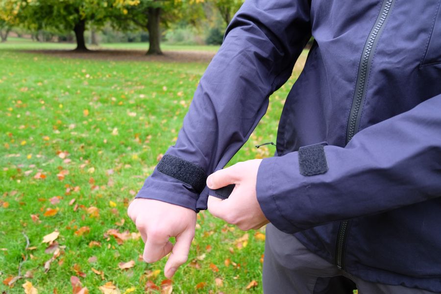 Auch die Armbündchen können die Wind flexibel abhalten.