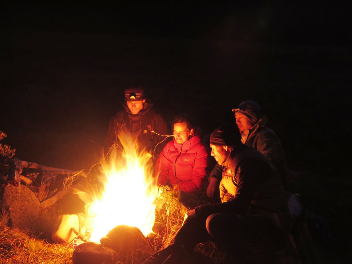 Aufwärmen am Lagerfeuer