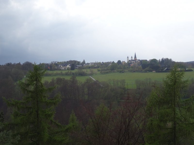 Kloster Steinfeld in wechselhafter Wetterkulisse