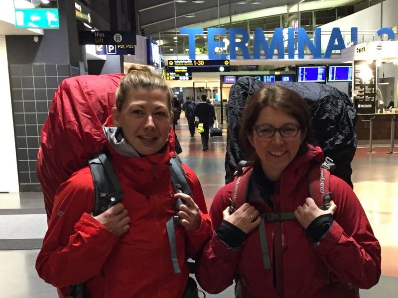 Voller Vorfreude am Flughafen Höga Kusten - Voller Vorfreude am Flughafen