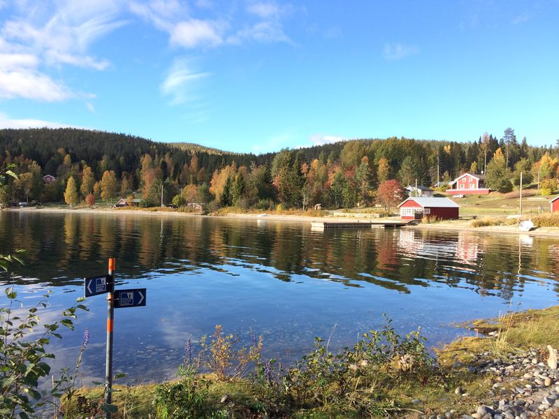 Und wieder folgen wir den Schildern Höga Kusten - Wir folgen den Schildern am See