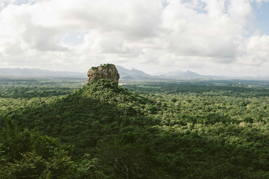 Ein einsamer Berg Sri Lanka - Ein einsamer Berg