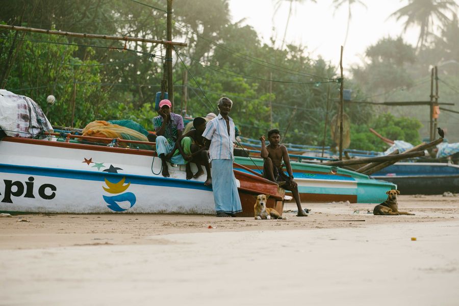 Fischer am Strand von Wligma Sri Lanka - einheimische Fischer