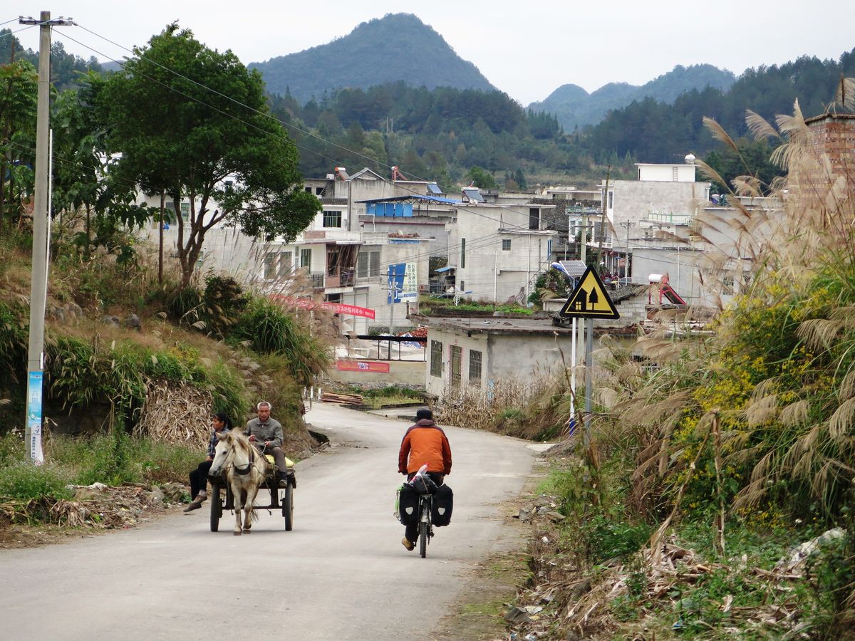 Dorfbegegnungen CAMP4 Reisebericht: Mit dem Fahrrad quer durch Südchina