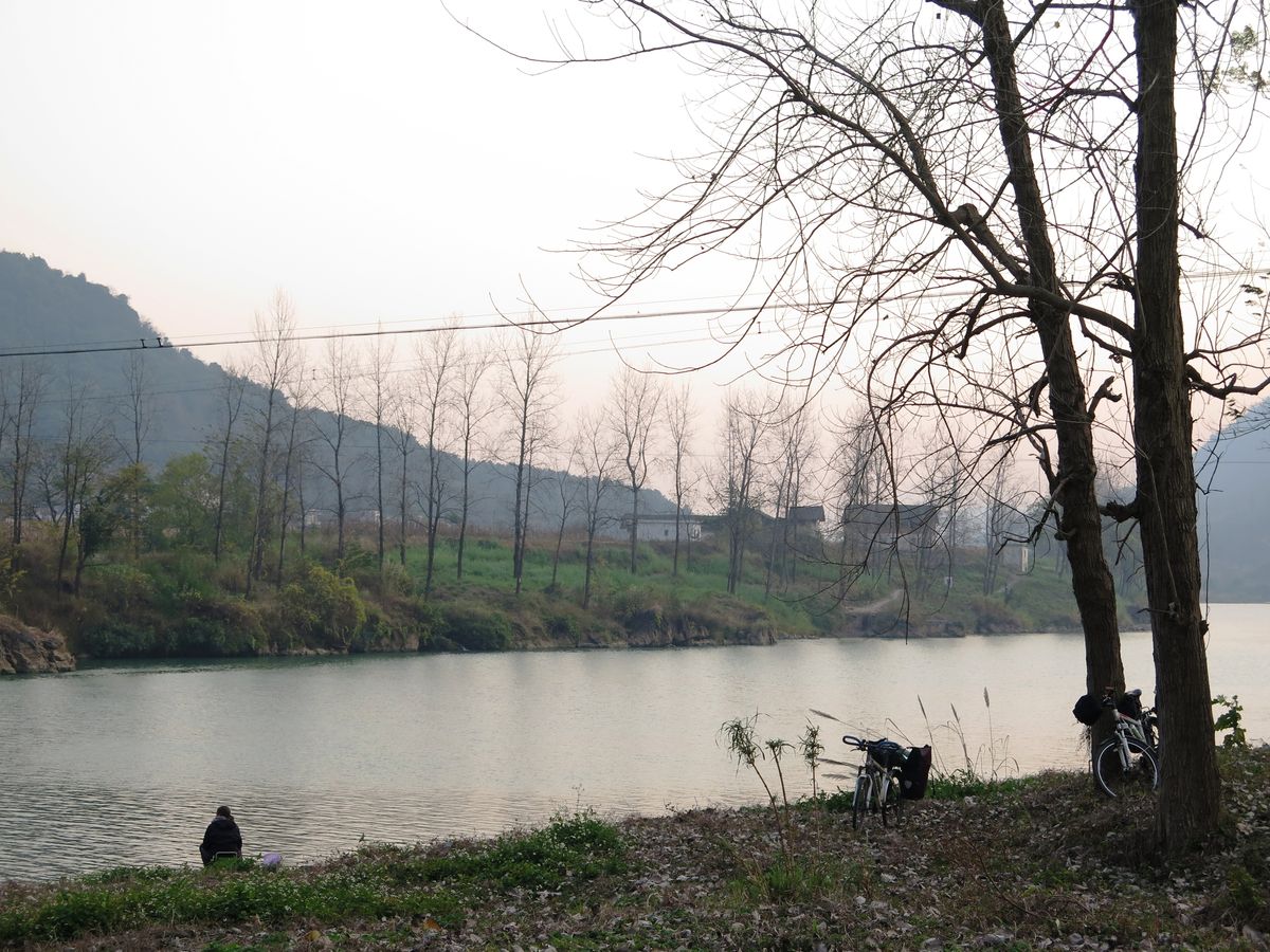Frohes Fest! Weihnachten am Lianjiang Fluss im Norden Guangdongs CAMP4: Reisebericht: Mit dem Fahrrad quer durch Südchina Teil II