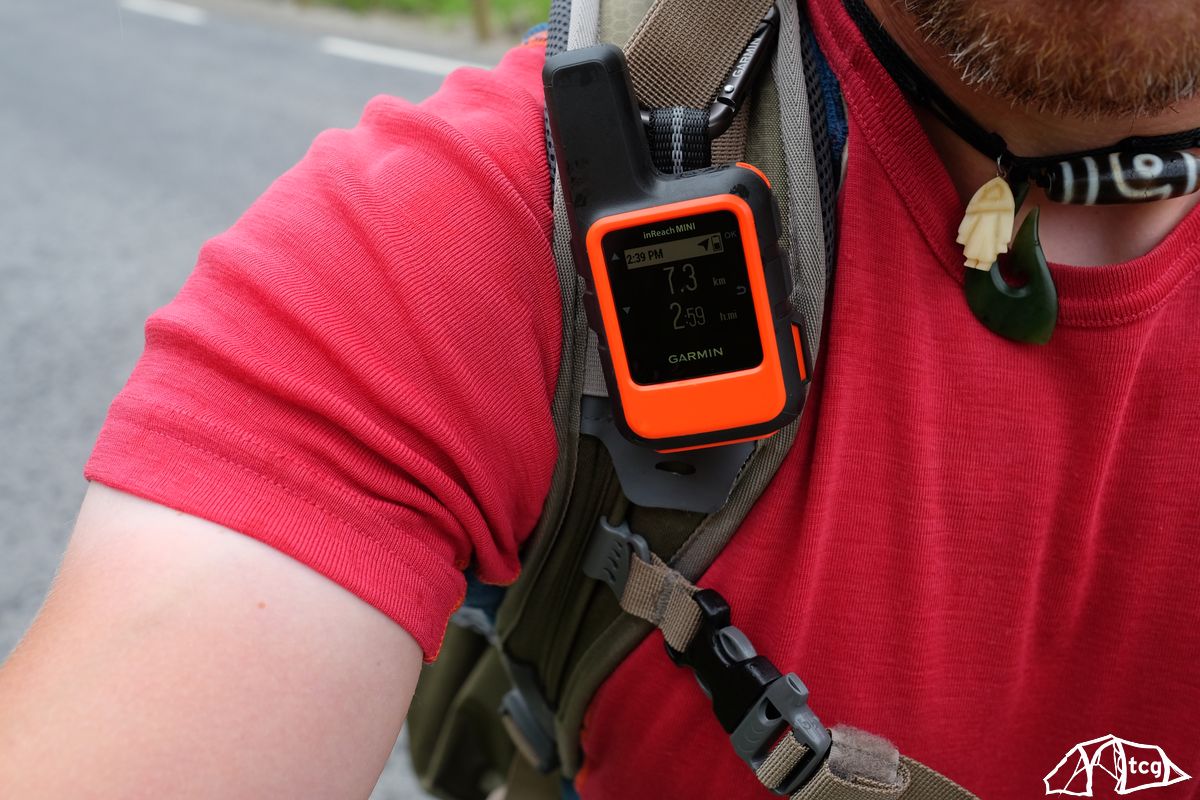 Für mich war der Schulterriemen die beste Position, um schnell einen Blick auf das inReach zu haben. Für mich war der Schulterriemen die beste Position, um schnell einen Blick auf das inReach zu haben.