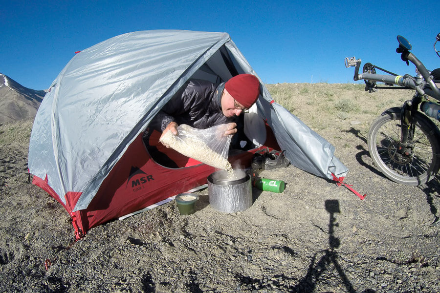 Frühstück im Pamir, Tadschikistan CAMP4 Testbericht MSR Elixir 2 - Frühstück im Pamir, Tadschikistan