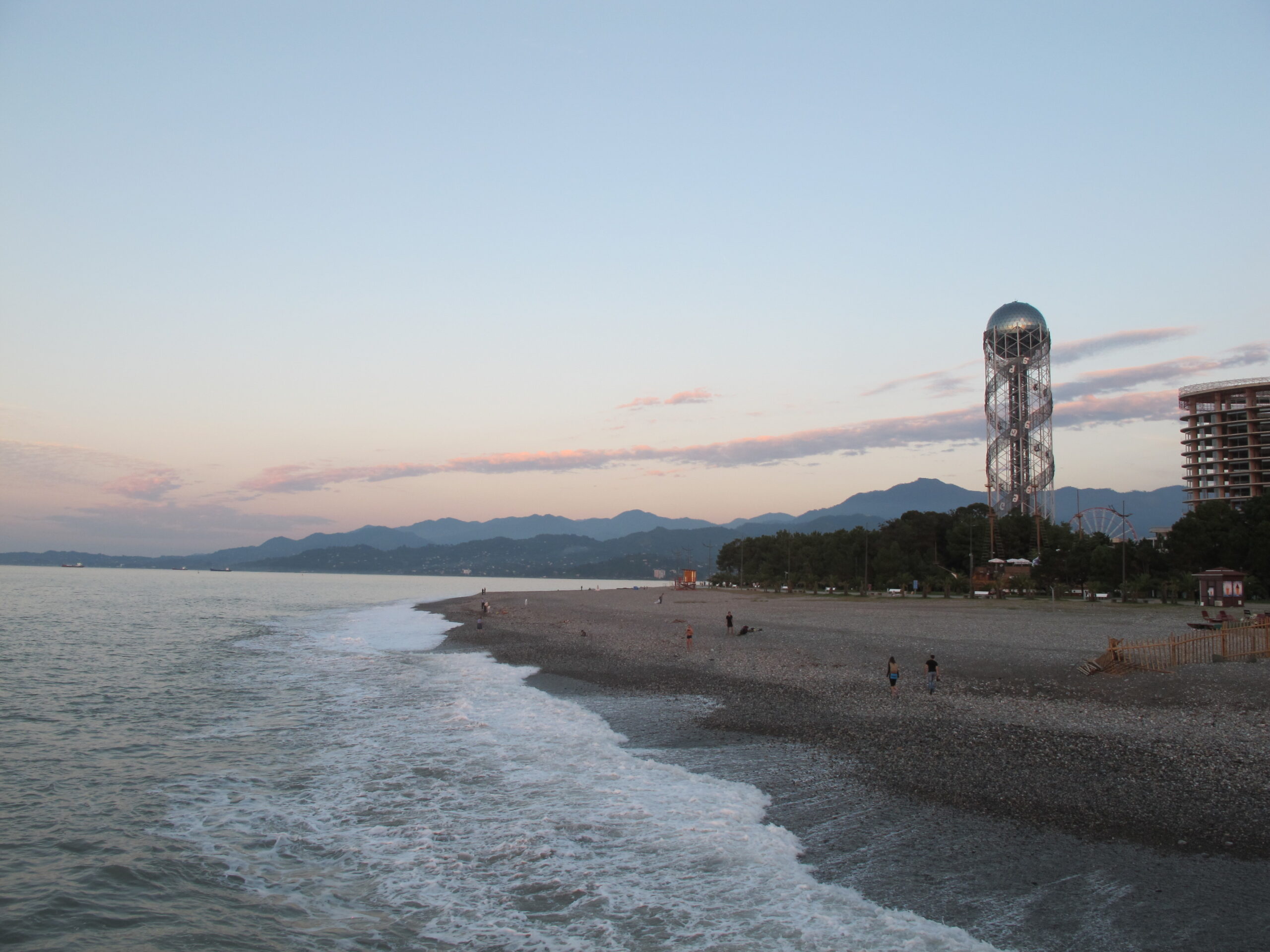 strand-von-batumi-am-abend