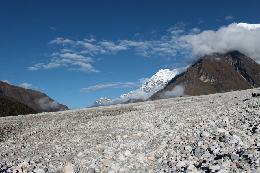 unendliche-moraenenlandschaft-im-himalaya