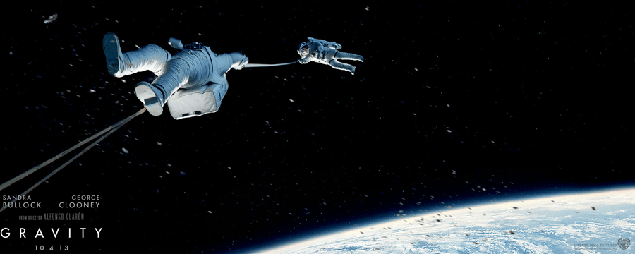 Sandra und George sind schwerelos. Foto: Warner Bros. Pictures