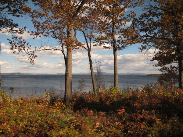 blick-vom-zug-auf-den-lake-champlain