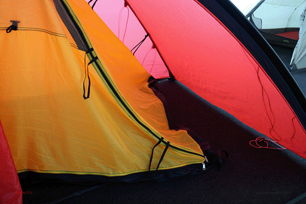 hilleberg-unna-zelteingang-innenzelt-ausgeknoepft