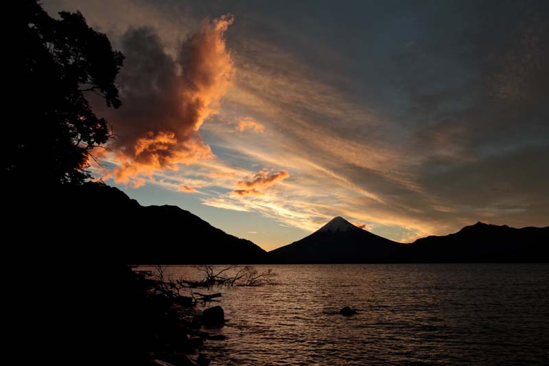 wahnsinns-sonnenuntergang-am-lago-todos-los-santos