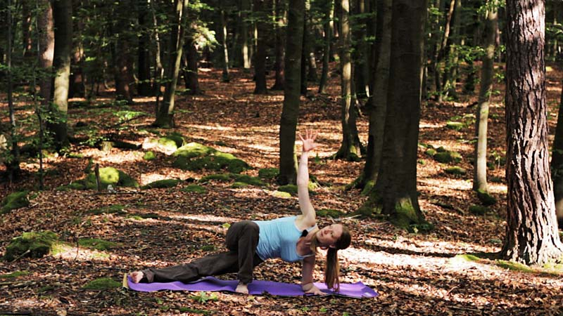 yoga-3×3-im-wald