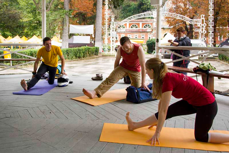 yoga-session-baile-herculane-roctrip-2014