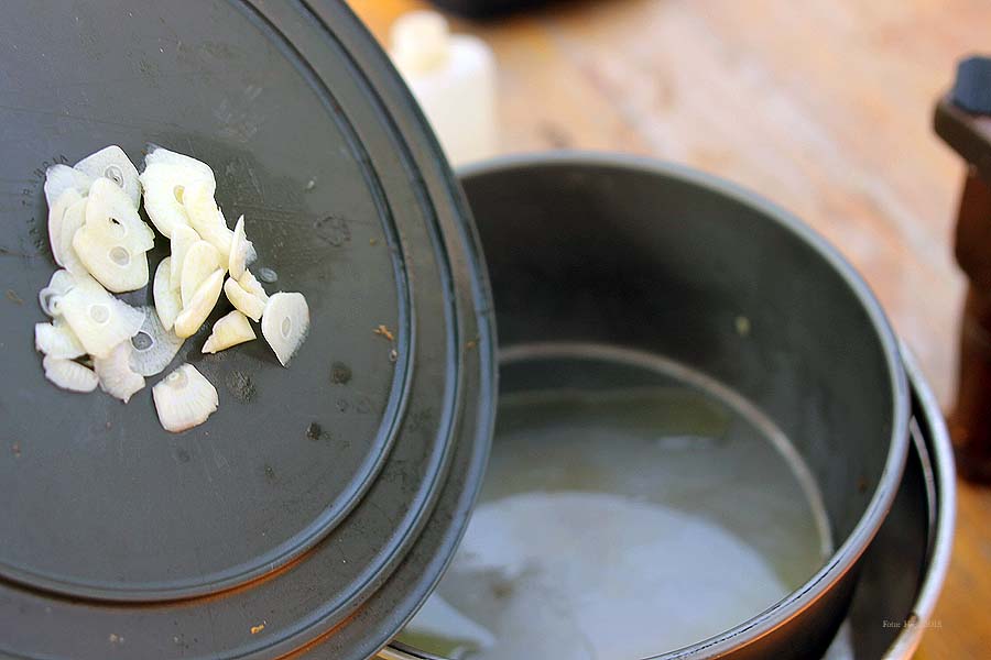10-knoblauch-ins-oel