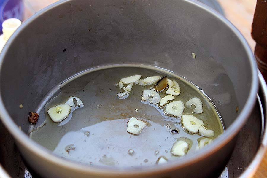 11-knoblauch-anroesten-und-aroma-entfallten-lassen