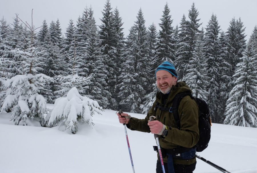 Camp4-Kollege Hans mit der Deubelskerl-Jacke auf Wintertour