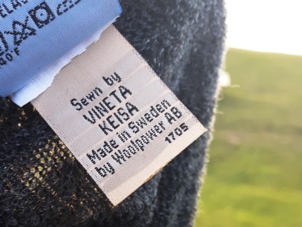 Bei Woolpower wird jedes Teil mit dem Namen der Näher*in versehen