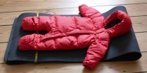 Mini-Isomatte und Schlafsack-Anzug