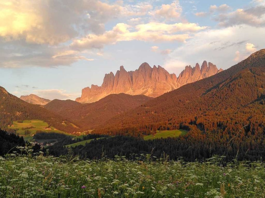 Abendstimmung: Villnößtal mit Geislerspitzen