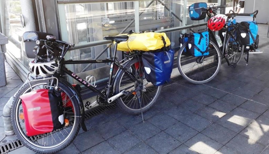 Zitat: Im Anhänger ist noch Platz. - Super, pack noch die Picknickdecke ein!
