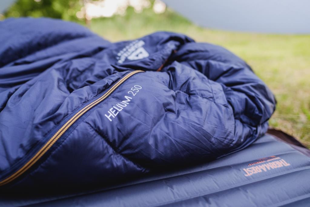 leichter-schlafsack-und-leichte-isomatte
