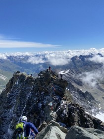 Anstehen vor dem Gipfel