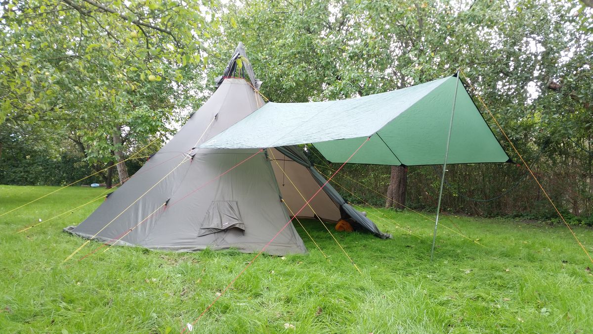 tipi-mit-tarp