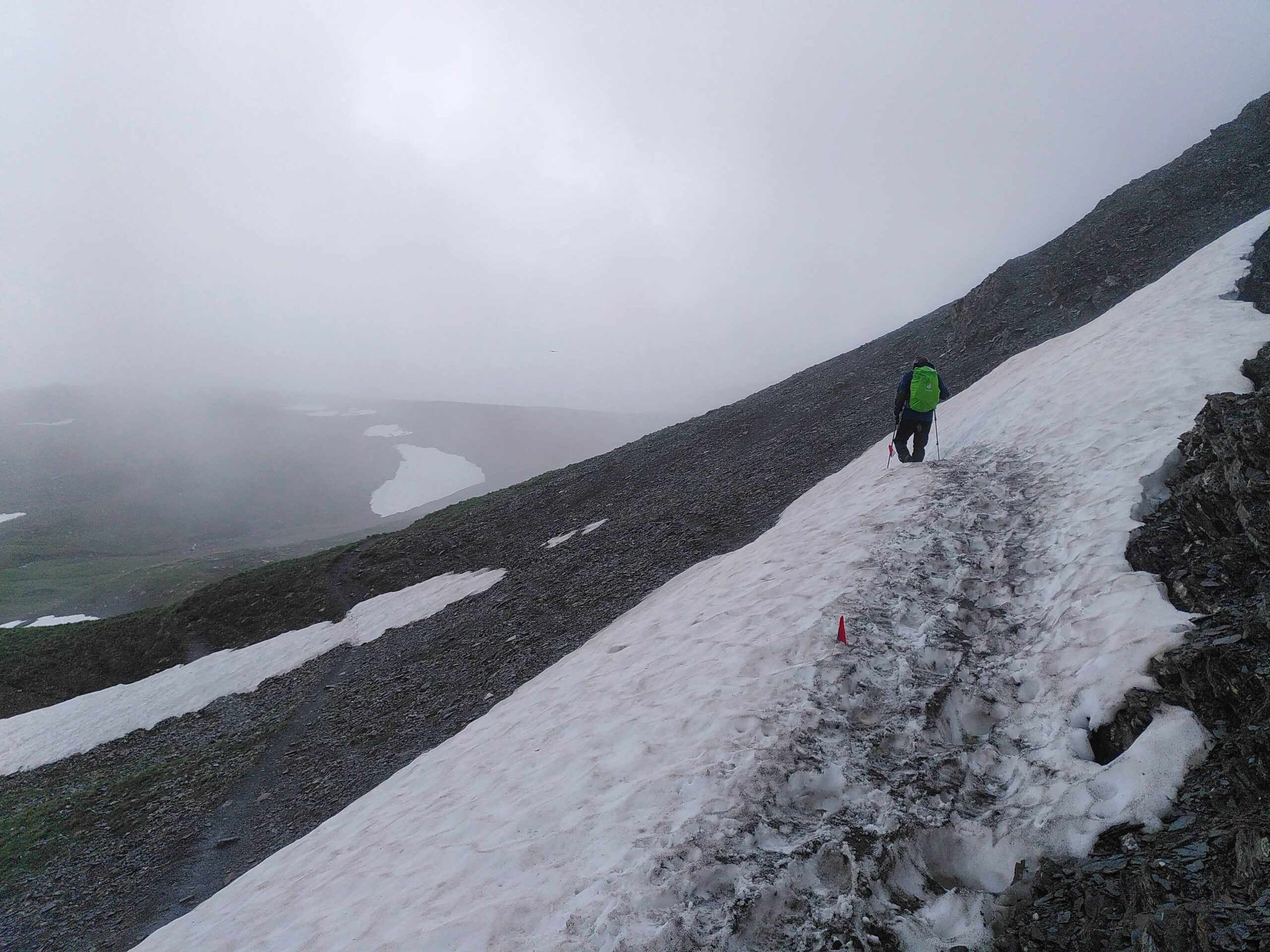 comp5_99_Im Neben durch Schnee und Geröll-min